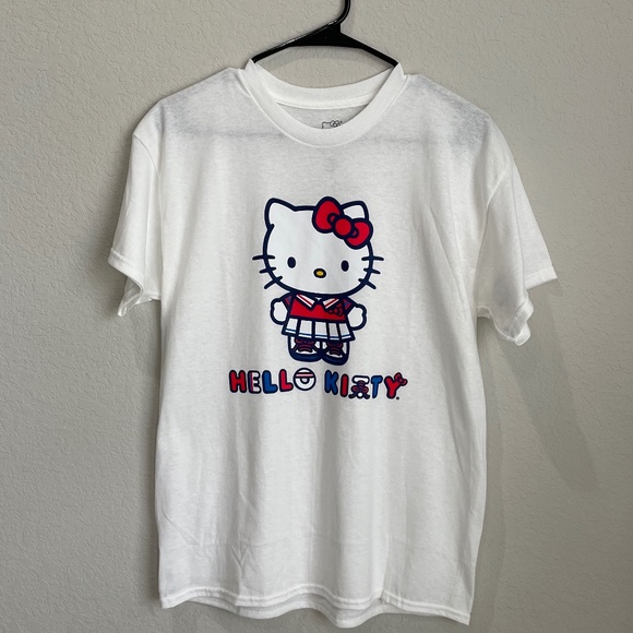 HELLO KITTY T SHIRT NWOT - Picture 1 of 5